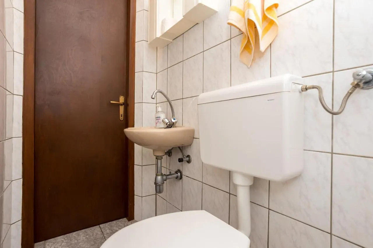 Apartments Filosevic By El-Pi Tours Njivice Croatia