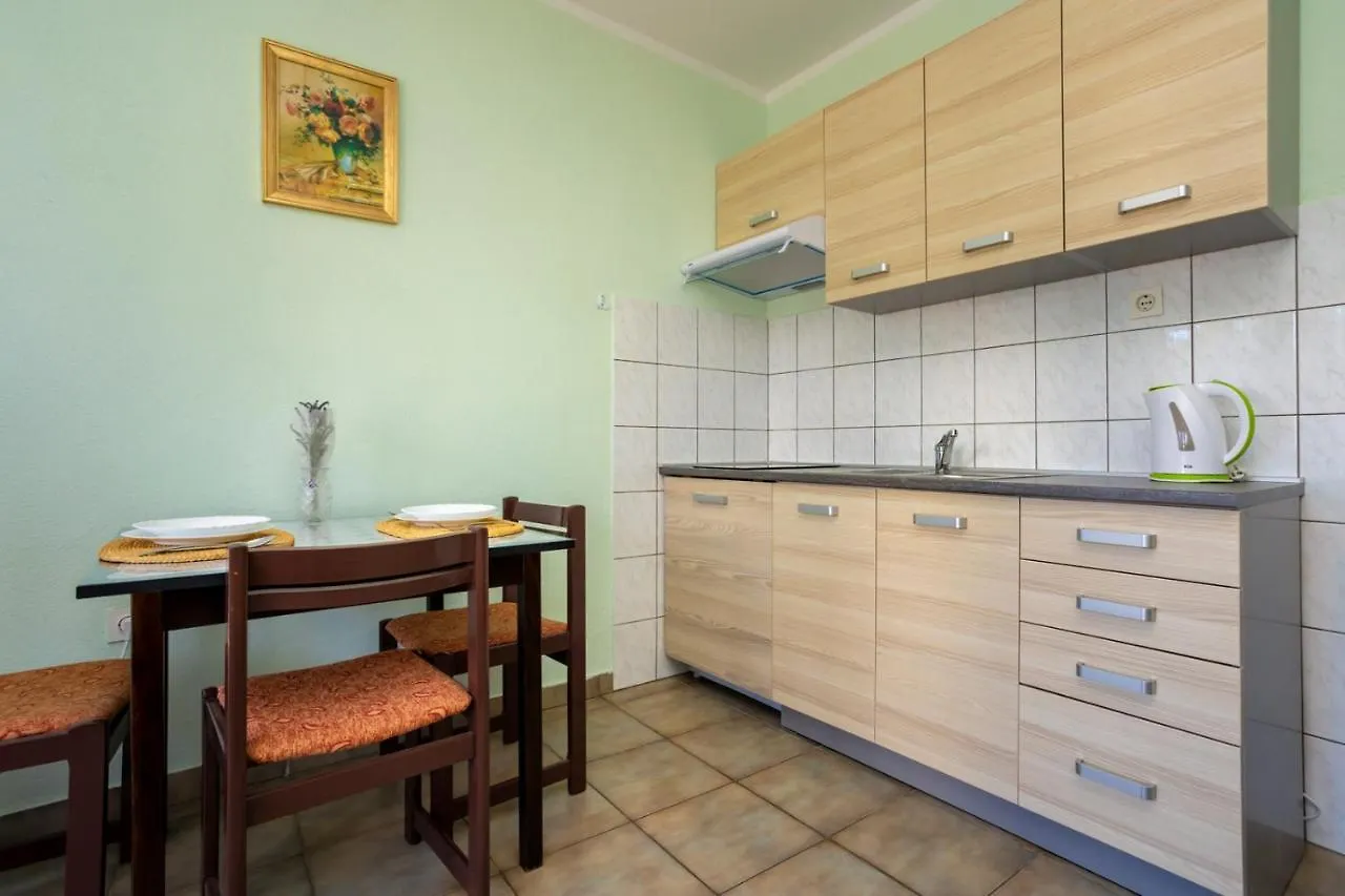 Apartments Filosevic By El-Pi Tours Njivice Croatia