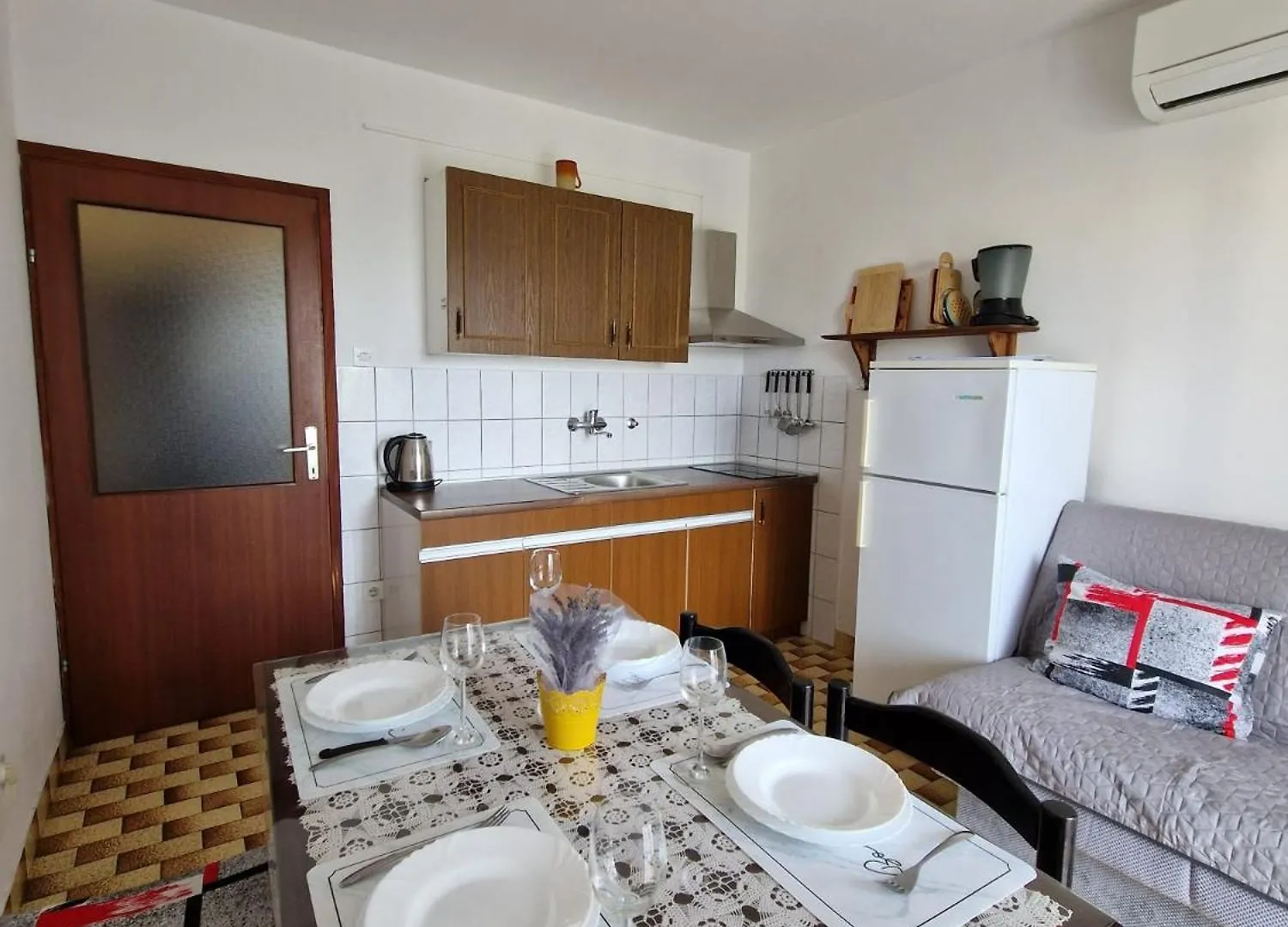 Apartments Filosevic By El-Pi Tours Njivice Croatia